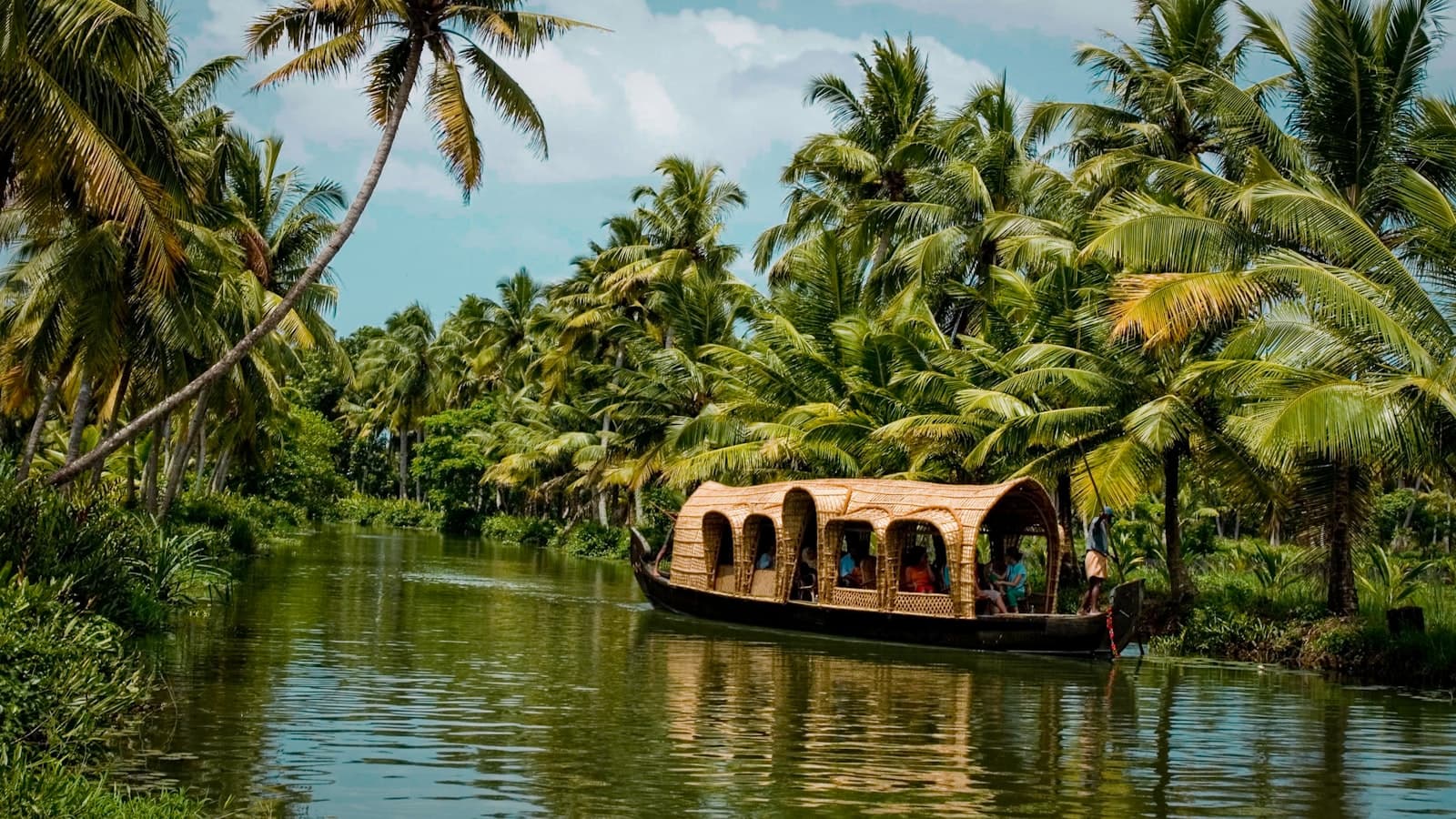 Kerala Backwaters & Hills
